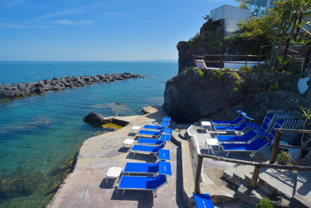 albergo italia hotel sul mare spiaggia privata casamicciola terme ischia campania vista mare