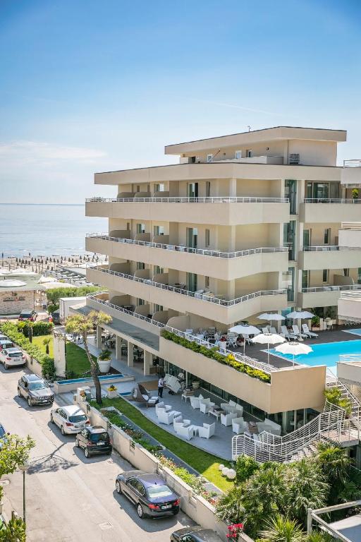 bellettini hotel sul mare spiaggia privata milano marittima emilia-romagna vista mare