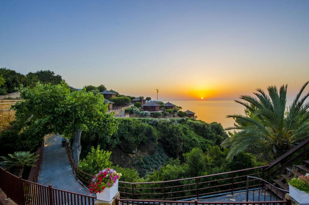 calanica resort con spiaggia privata cefalù sicilia sul mare