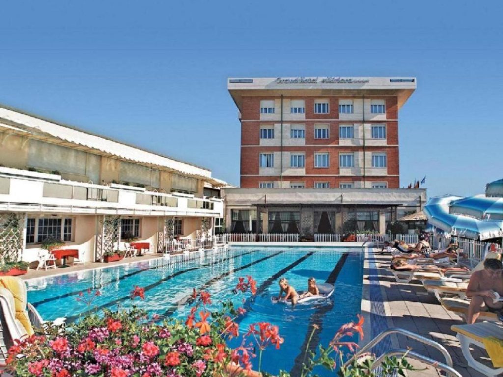 grand hotel riviera 1 vista mare lido di camaiore toscana sulla spiaggia