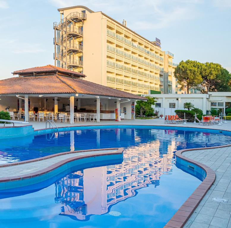 hotel adria sul mare spiaggia privata milano marittima emilia-romagna vista mare