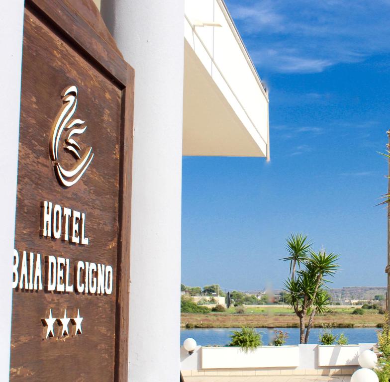 hotel baia del cigno sul mare spiaggia privata torre san giovanni ugento puglia vista mare