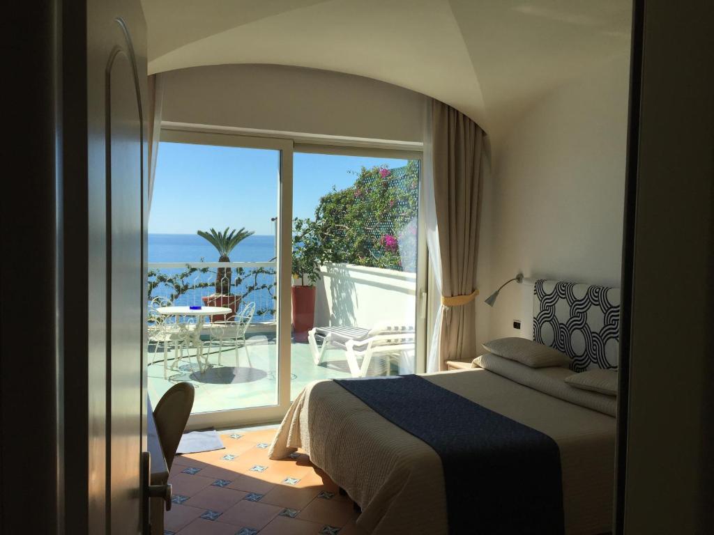 hotel bellevue suite sul mare amalfi campania sulla spiaggia