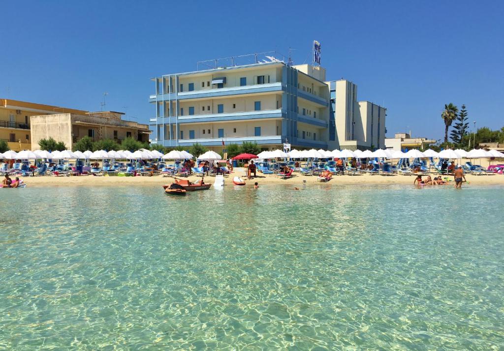 hotel blu con spiaggia privata porto cesareo puglia sul mare