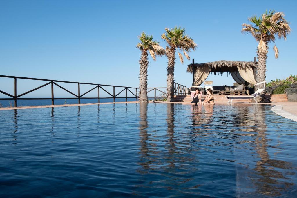 hotel bue marino vista mare pantelleria sicilia sulla spiaggia