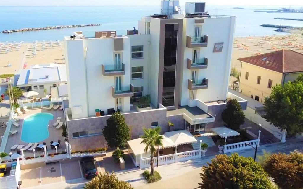 hotel caesar paladium vista mare rivabella rimini emilia-romagna sulla spiaggia