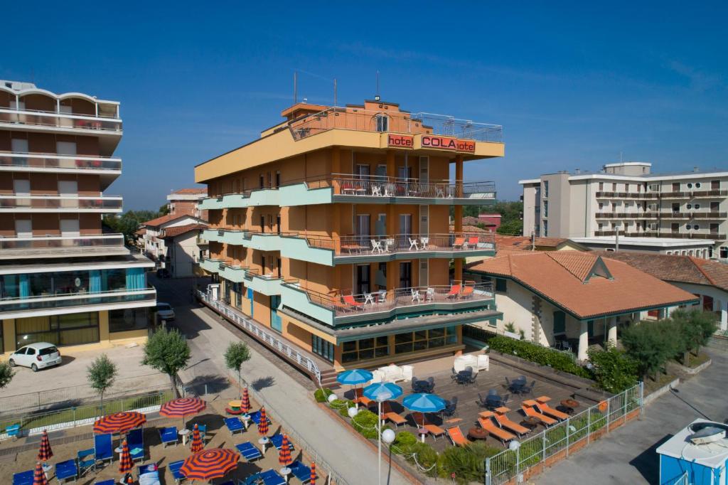 hotel cola frontemare bellaria-igea marina sulla spiaggia