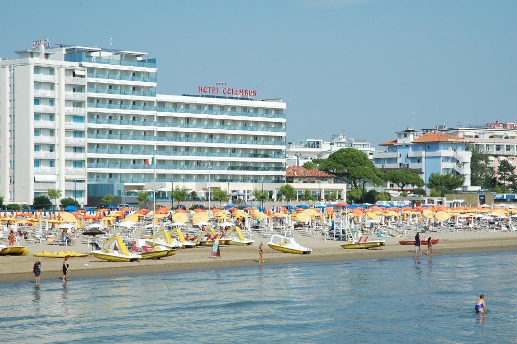 hotel columbus 1 vista mare sabbiadoro friuli venezia giulia sulla spiaggia