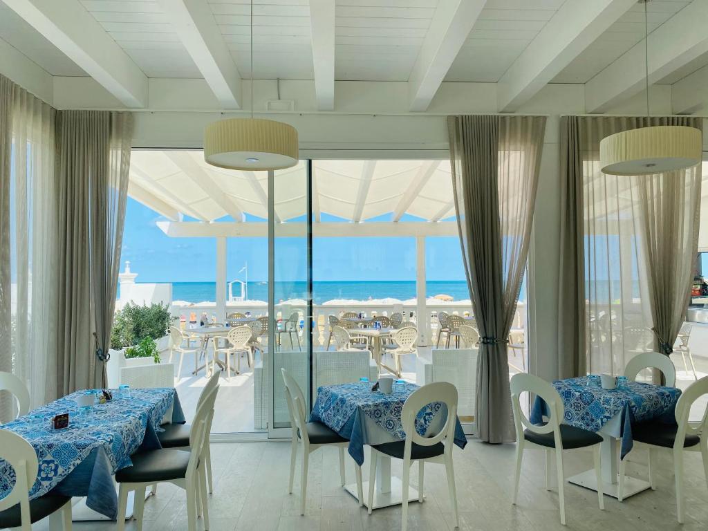 hotel corona beach peschici sul mare spiaggia privata puglia vista mare