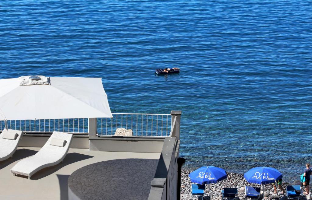 Hotel Cutimare - Aeolian Charme vista mare Acquacalda Lipari Sicilia sulla spiaggia