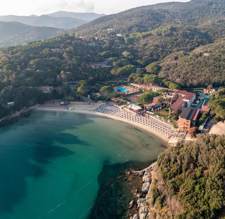 hotel desiree 1 sul mare spiaggia privata procchio isola d'elba toscana vista mare