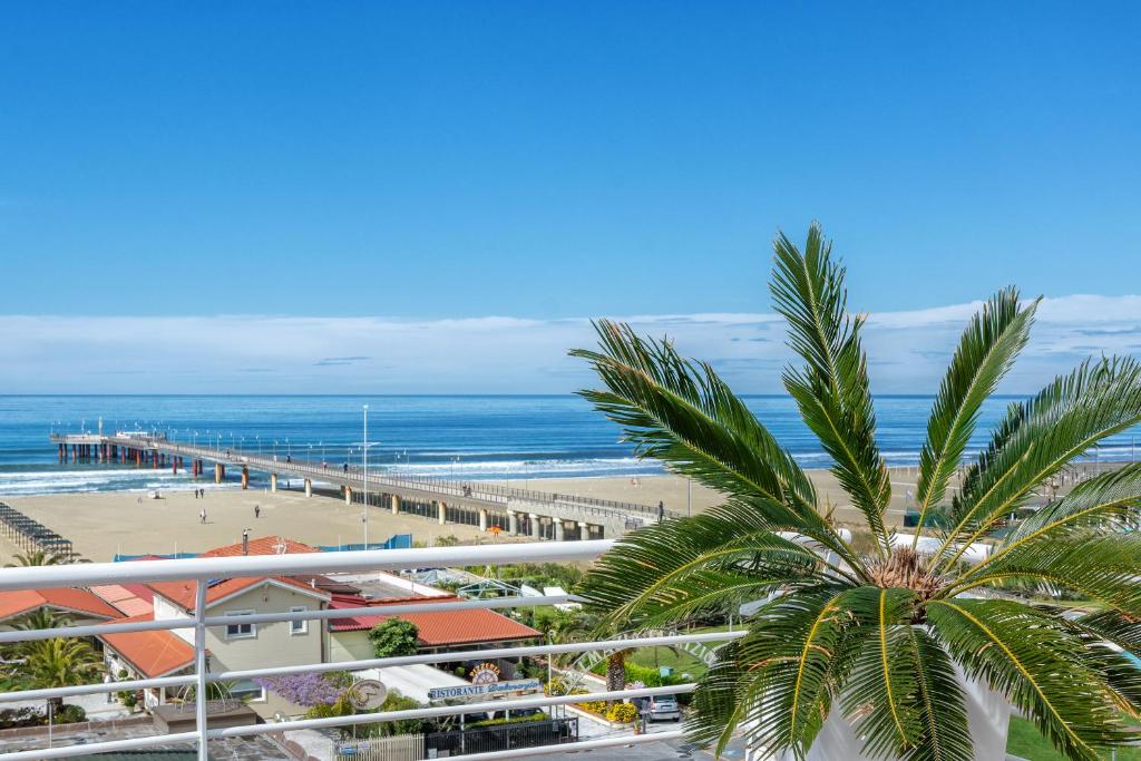 hotel esplanade vista mare marina di pietrasanta toscana sulla spiaggia