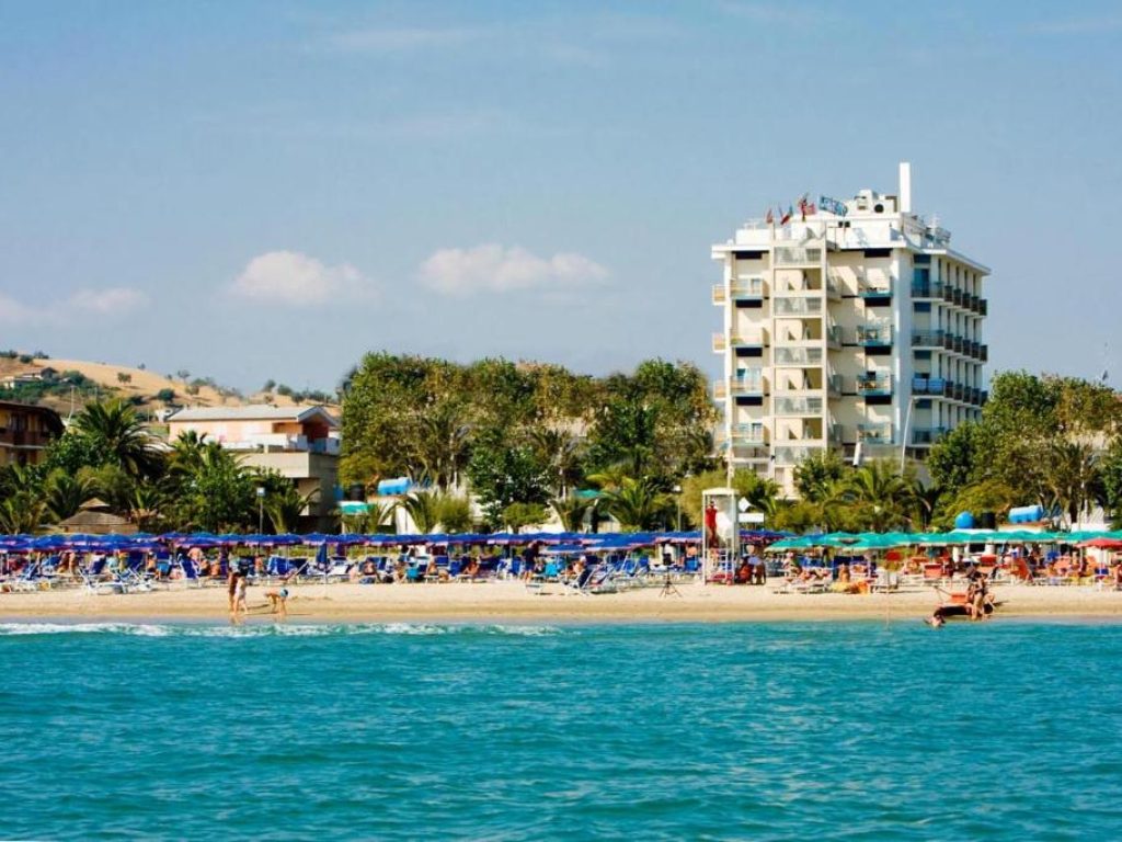 hotel excelsior 3 sul mare spiaggia privata alba adriatica abruzzo vista mare