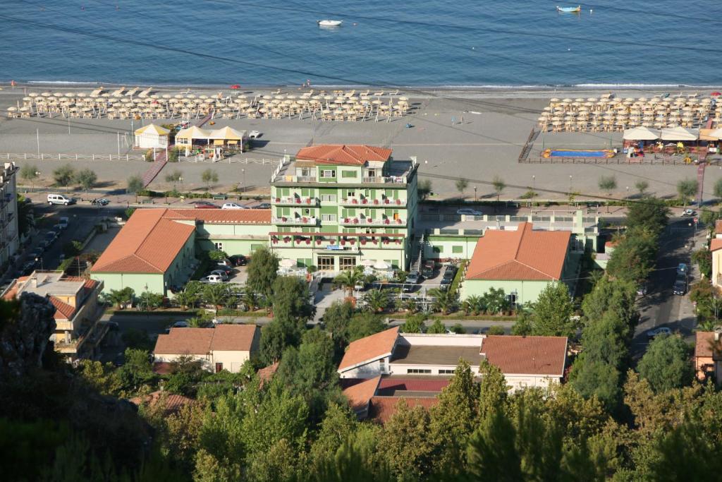 hotel germania sul mare spiaggia privata praia a mare calabria vista mare