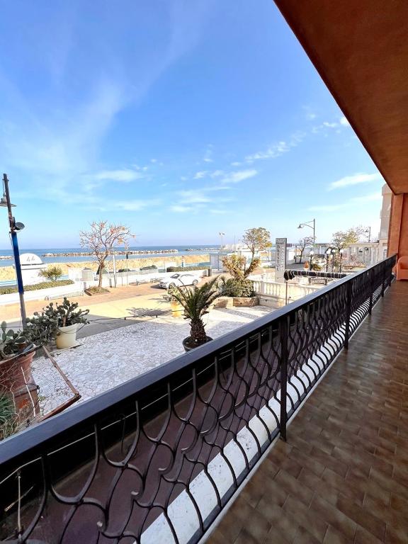 hotel giorgetti orange vista mare bellaria-igea marina sulla spiaggia