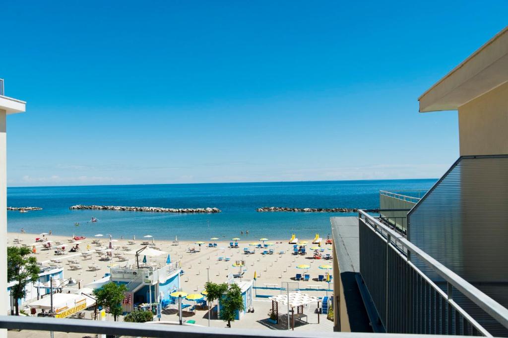 hotel ideale mare bellaria-igea marina sulla spiaggia