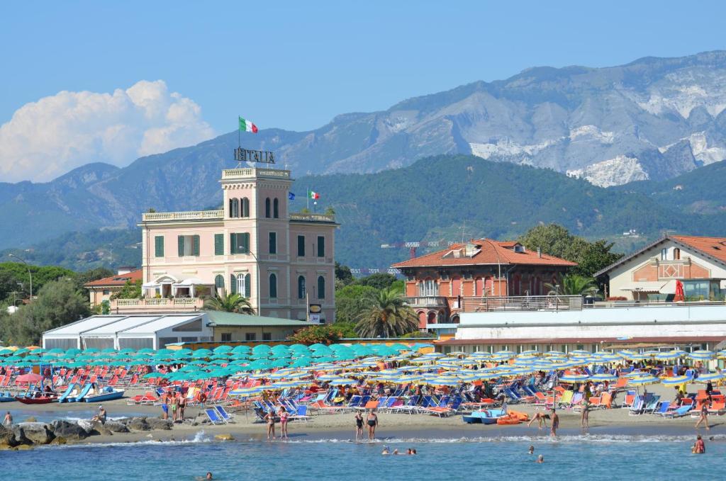hotel italia sul mare marina di massa sulla spiaggia