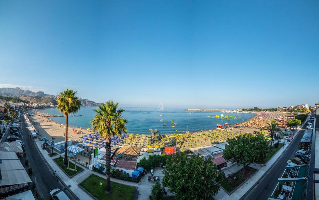 hotel la sirenetta vista mare giardini naxos sicilia sulla spiaggia