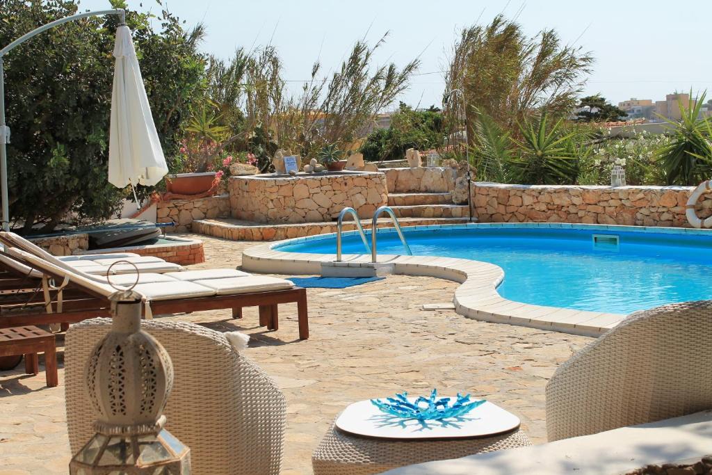 hotel luagos club con spiaggia privata lampedusa sicilia sul mare