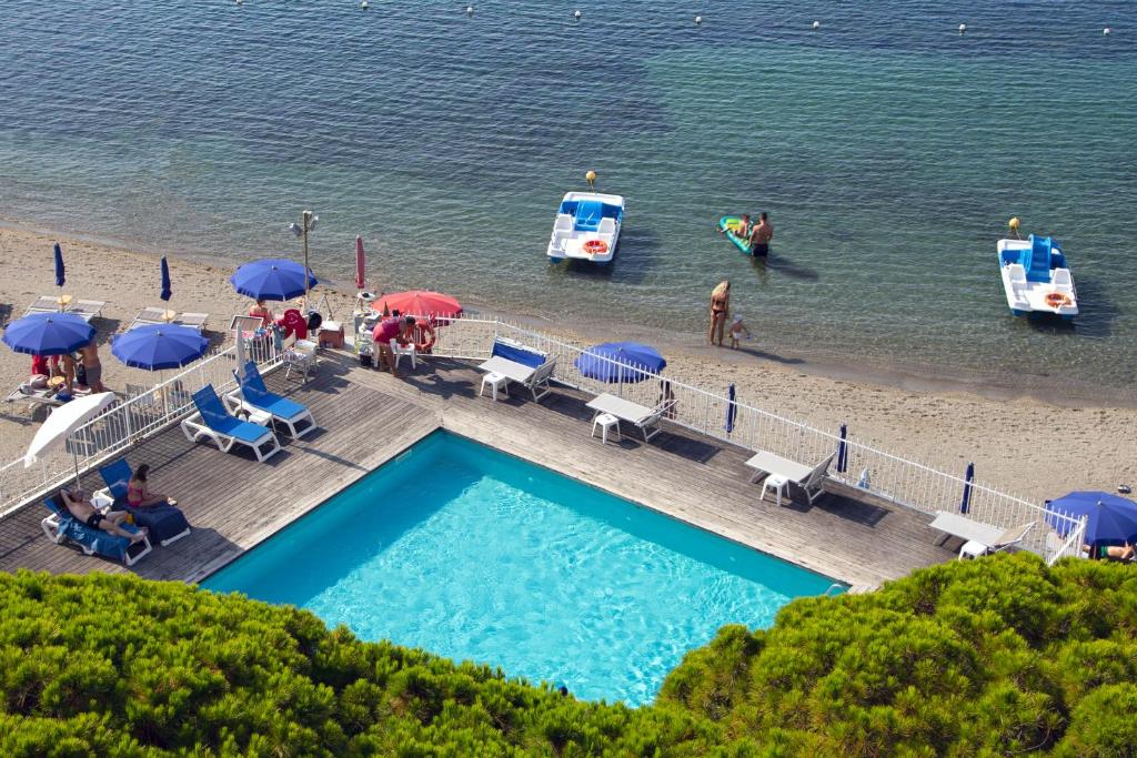 hotel mayola sul mare spiaggia privata san bartolomeo al mare liguria vista mare