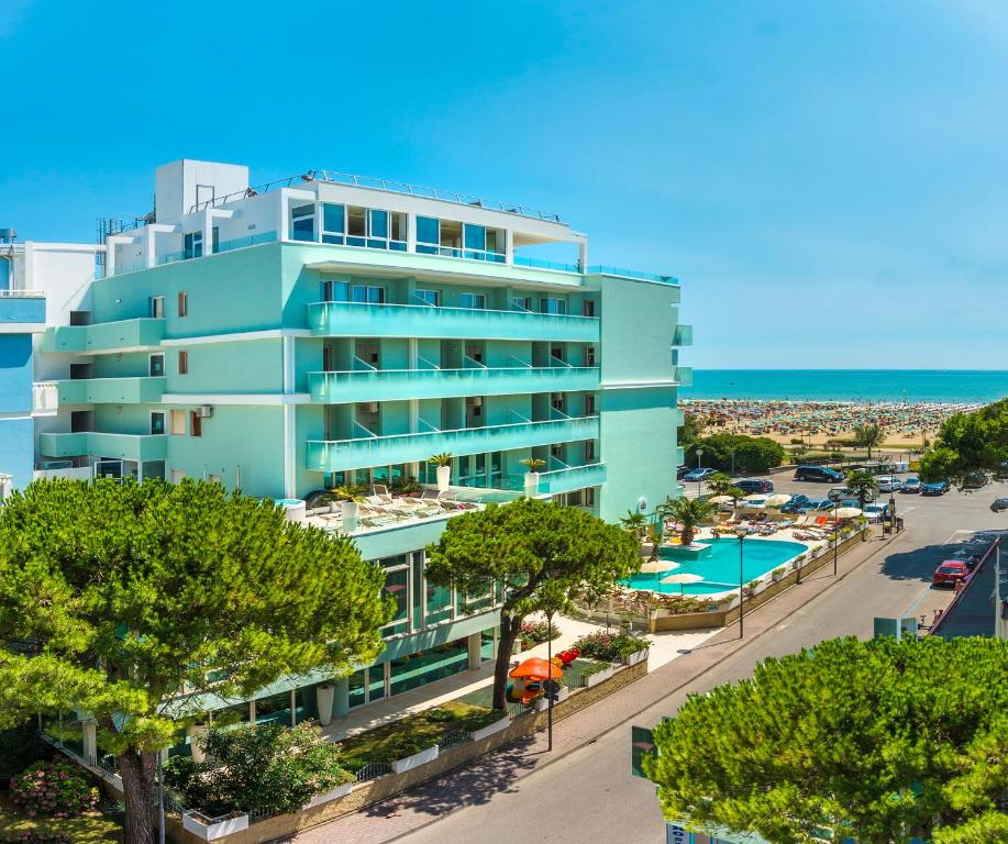 hotel montecarlo 2 sul mare spiaggia privata bibione veneto vista mare