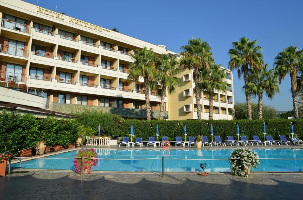 hotel nettuno sul mare spiaggia privata catania sicilia vista mare