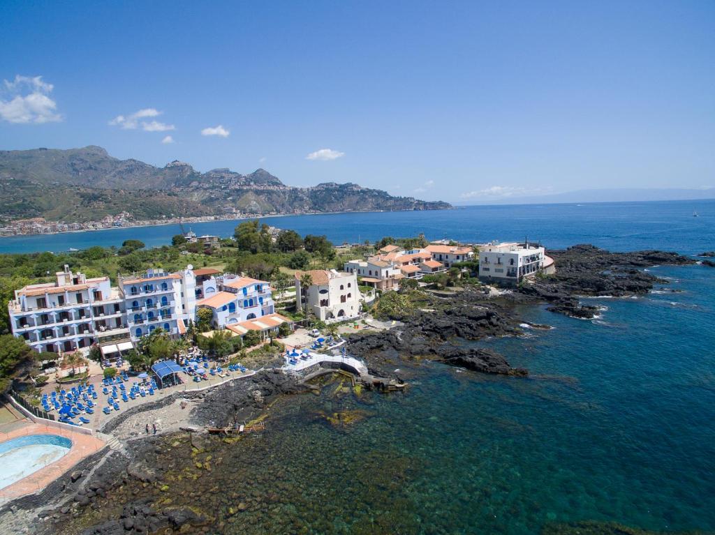 hotel nike sul mare spiaggia privata giardini naxos sicilia vista mare