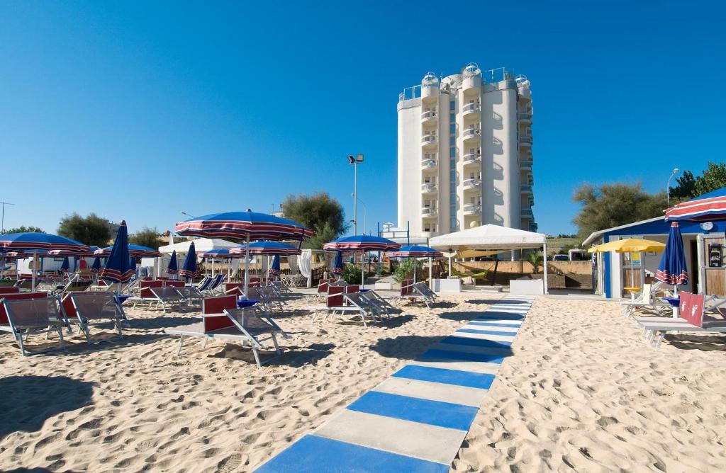 hotel nuovo diana sul mare spiaggia privata senigallia marche vista mare