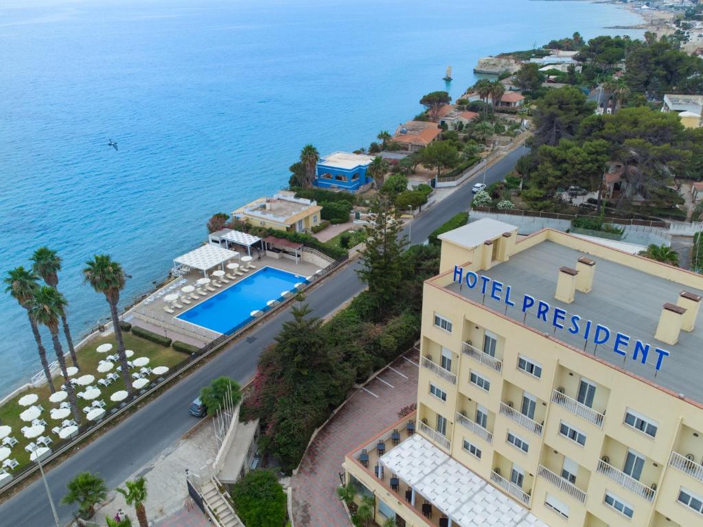 hotel president sea palace sul mare noto marina sicilia sulla spiaggia