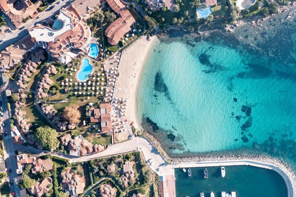 hotel resort spa baia caddinas con spiaggia privata golfo aranci sardegna sul mare