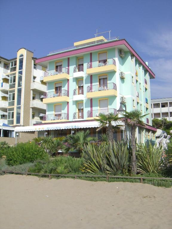 hotel royal garni sul mare spiaggia privata caorle veneto vista mare