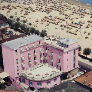 hotel sacramora sul mare viserba rimini sulla spiaggia