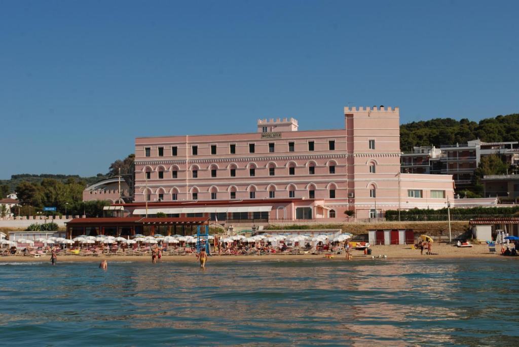hotel sole 1 con spiaggia privata san menaio puglia sul mare