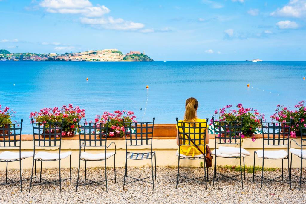 hotel villa ottone sul mare spiaggia privata portoferraio isola d'elba toscana vista mare
