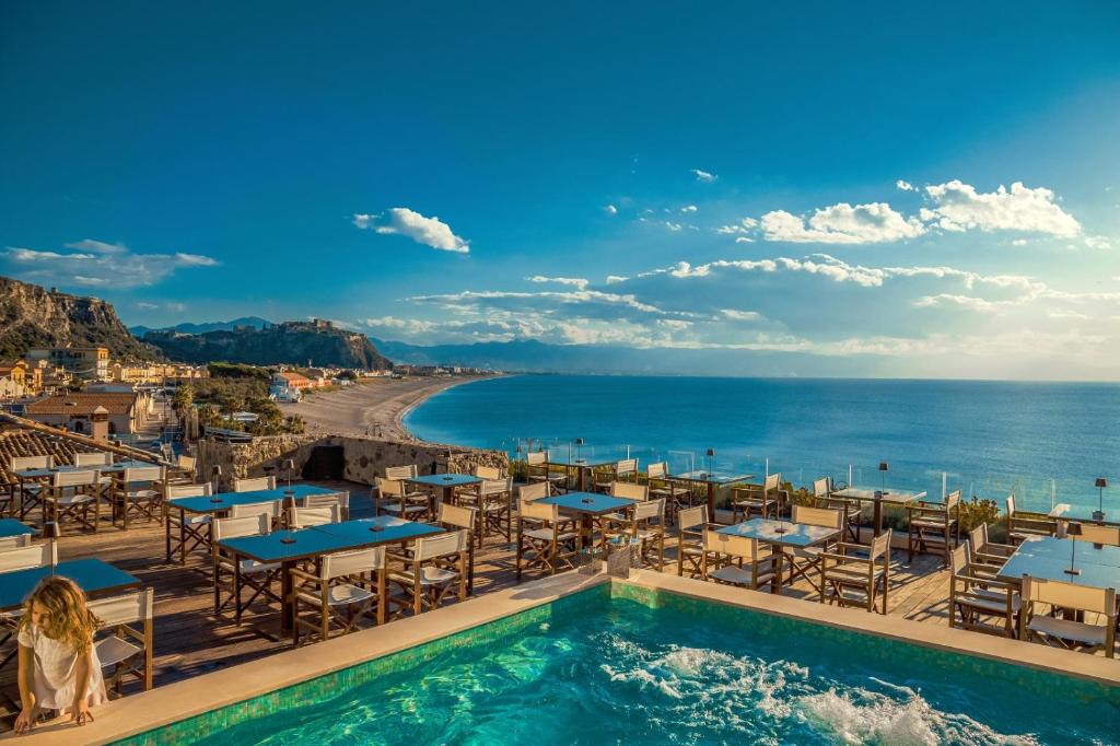 ngonia bay hotel vista mare milazzo sicilia sulla spiaggia
