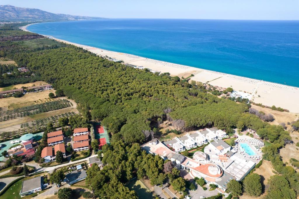 nicolaus club bagamoyo resort hotel sul mare cassano al ionio sulla spiaggia