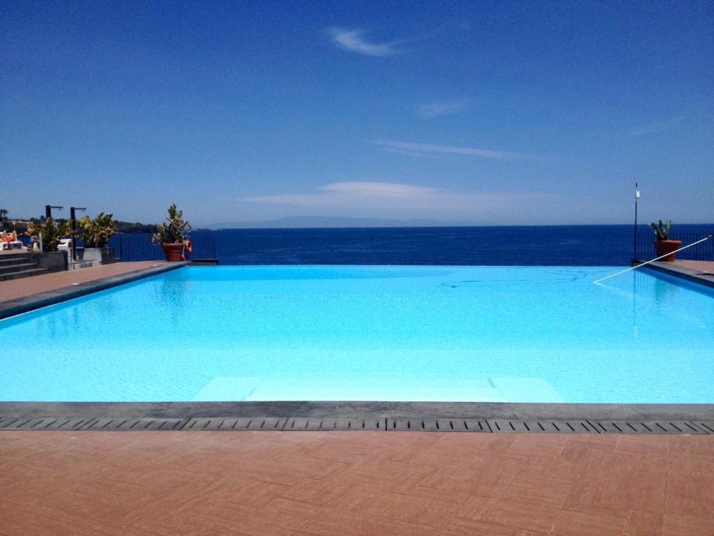 santa tecla palace hotel sul mare spiaggia privata acireale sicilia vista mare