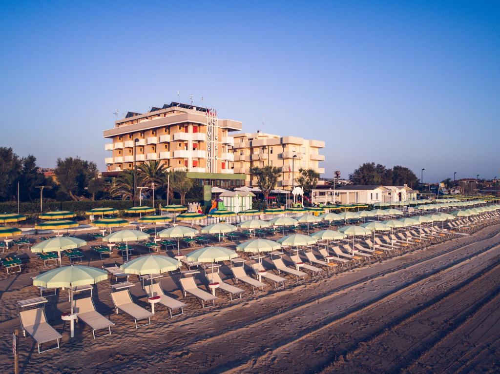 unaway imperial beach hotel sul mare spiaggia privata marotta marche vista mare