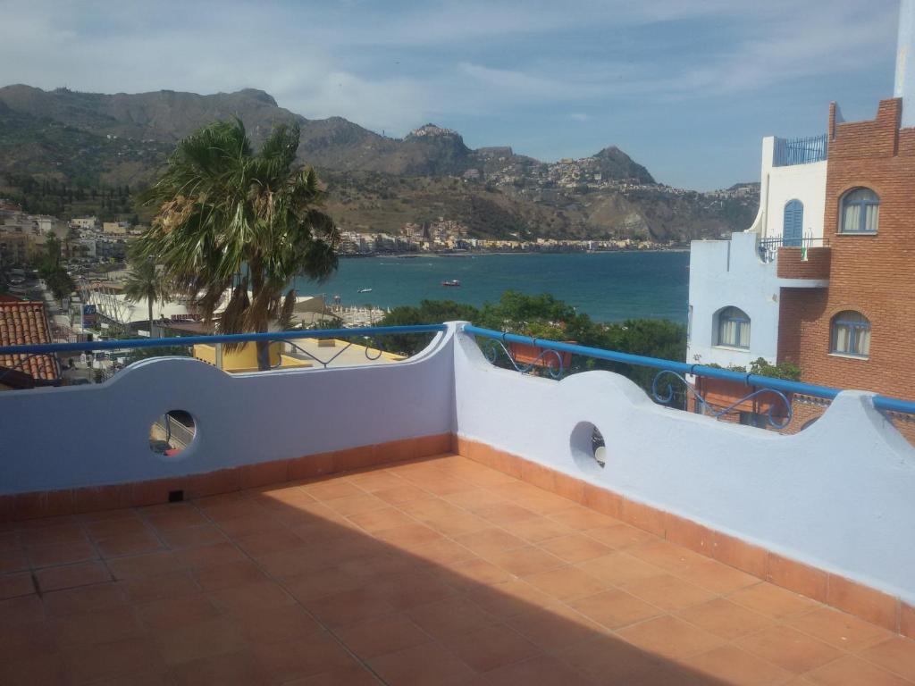 villa athena hotel con spiaggia privata giardini naxos sicilia sul mare