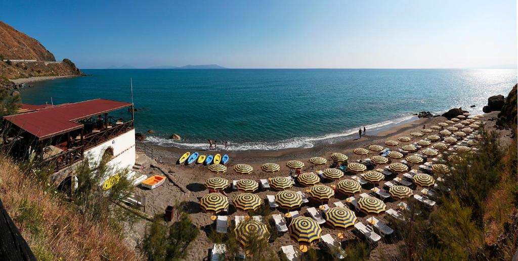 VRclub - Villa Ridente Residence Hotel sul mare spiaggia privata Gioiosa Marea Sicilia vista mare