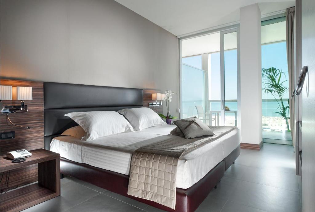 waldorf suite hotel sul mare spiaggia privata marina centro rimini vista mare